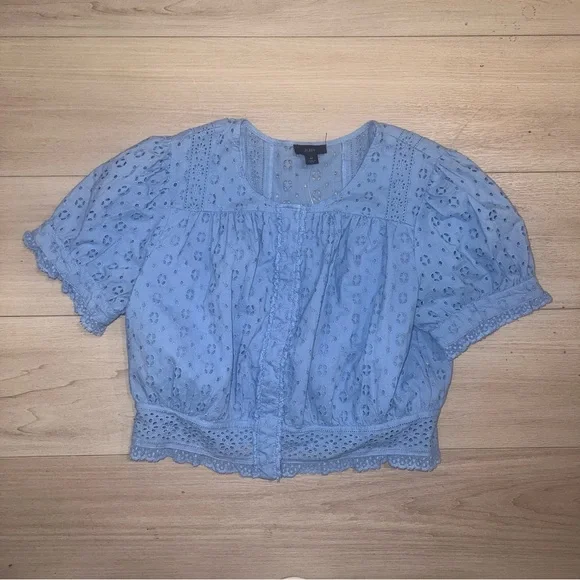 NEW J.Crew Cropped Button-Up Shirt Light Blue Eyelet Womens Medium M Casual Chic - Picture 2 of 11